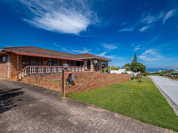 4 Bed House in Blue Horizon Bay