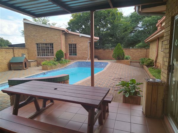 5 Bed House in Anzac