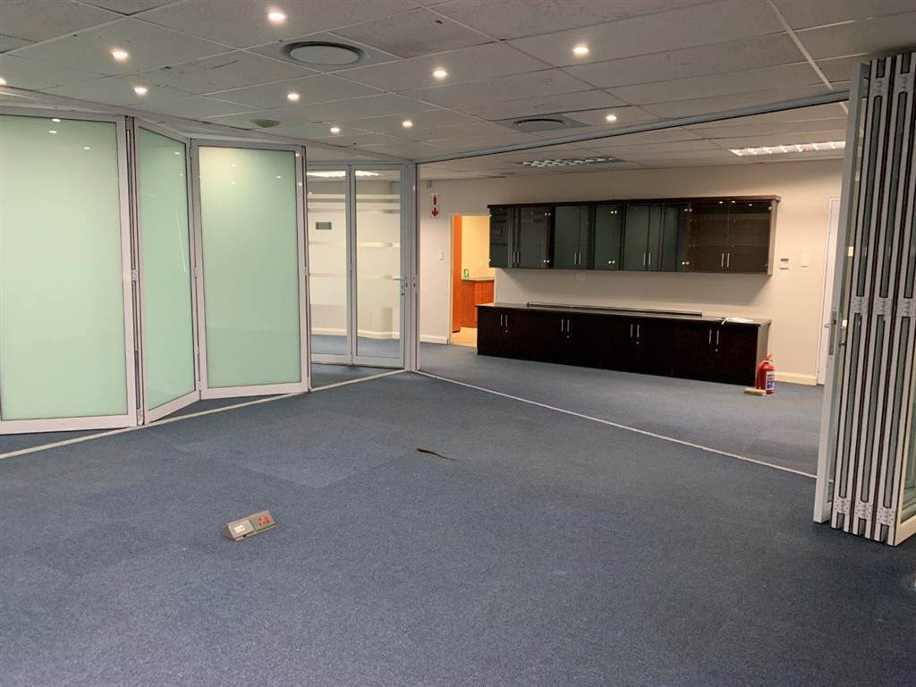 240  m² Commercial space in Walmer photo number 13
