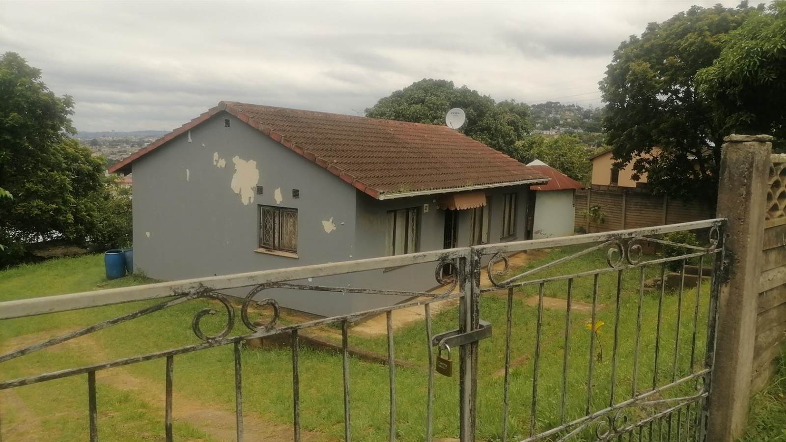 3 Bed House in KwaMashu photo number 3