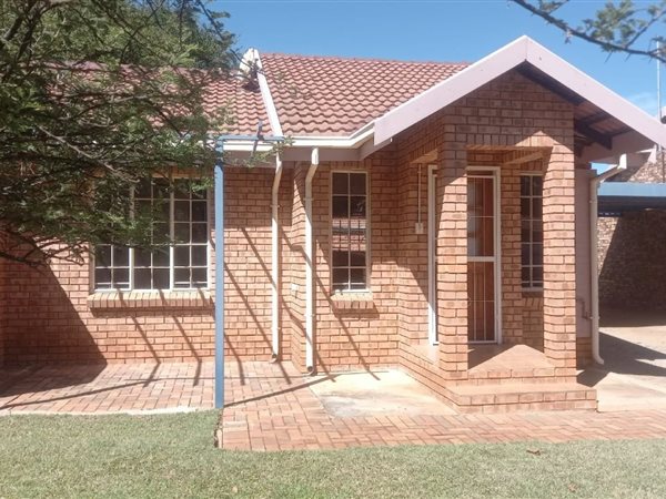 1 Bed Townhouse in Flora Park