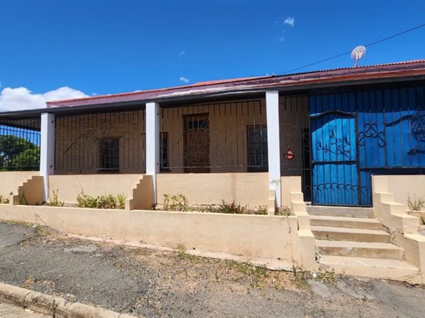 4 Bedroom House 4 Bedroom House