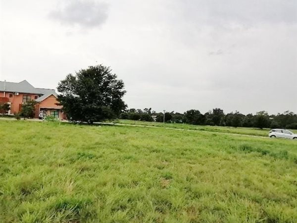 696 m² Land