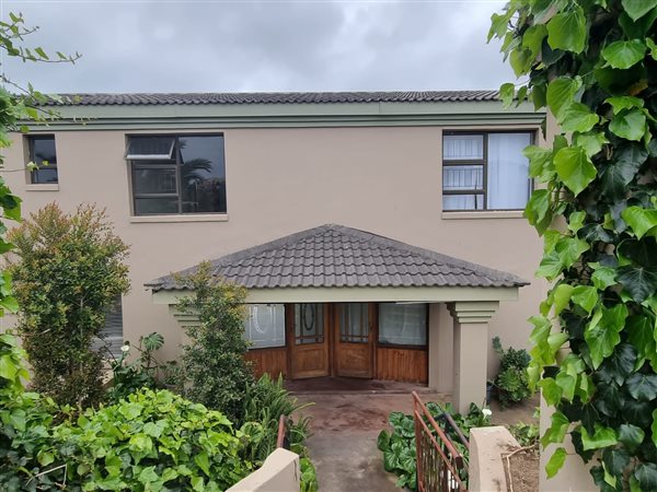 4 Bedroom House 4 Bedroom House