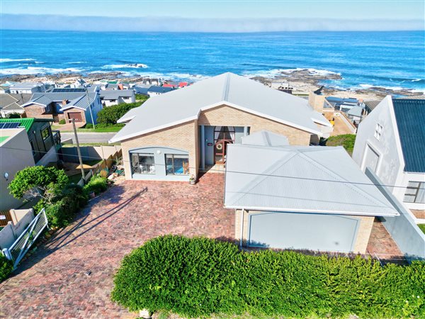 4 Bedroom House 4 Bedroom House