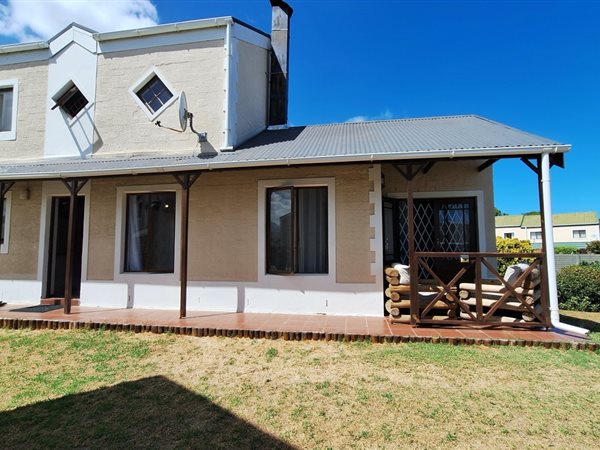 2 Bed Townhouse in Somerset West Central