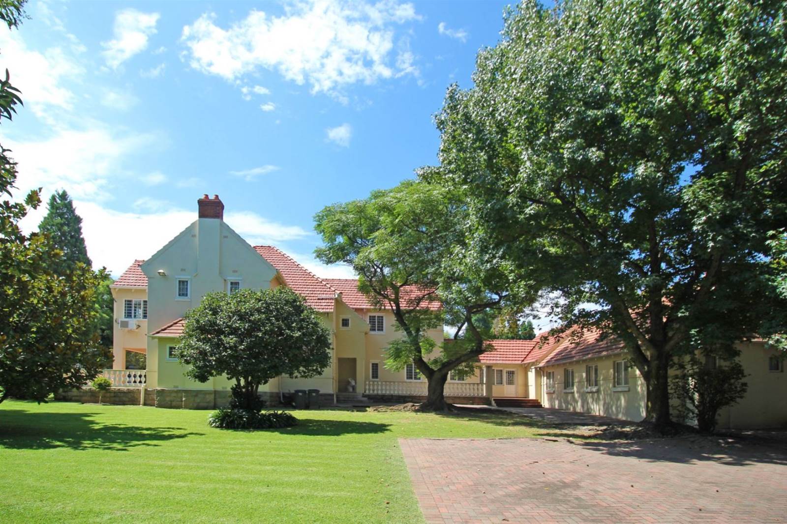 672  m² Office Space in Saxonwold photo number 1