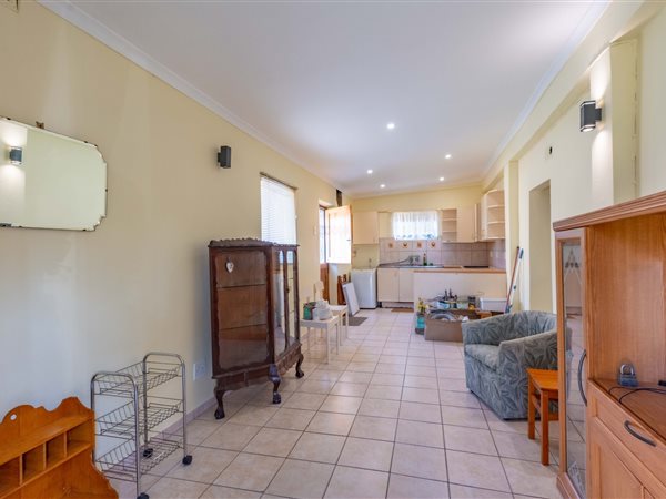 5 Bedroom House 5 Bedroom House