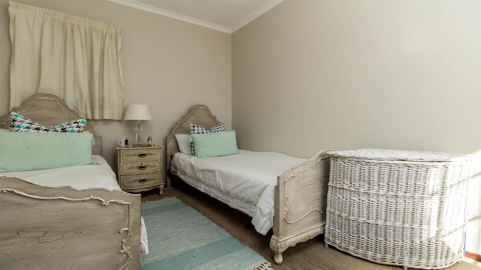 2 Bed Townhouse in Blackheath photo number 16