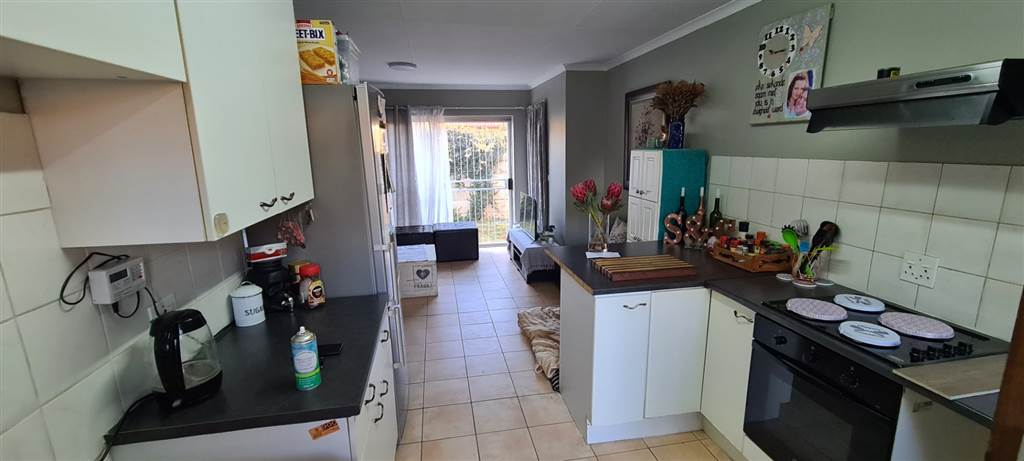 2 Bed Townhouse in Pierre van Ryneveld photo number 6