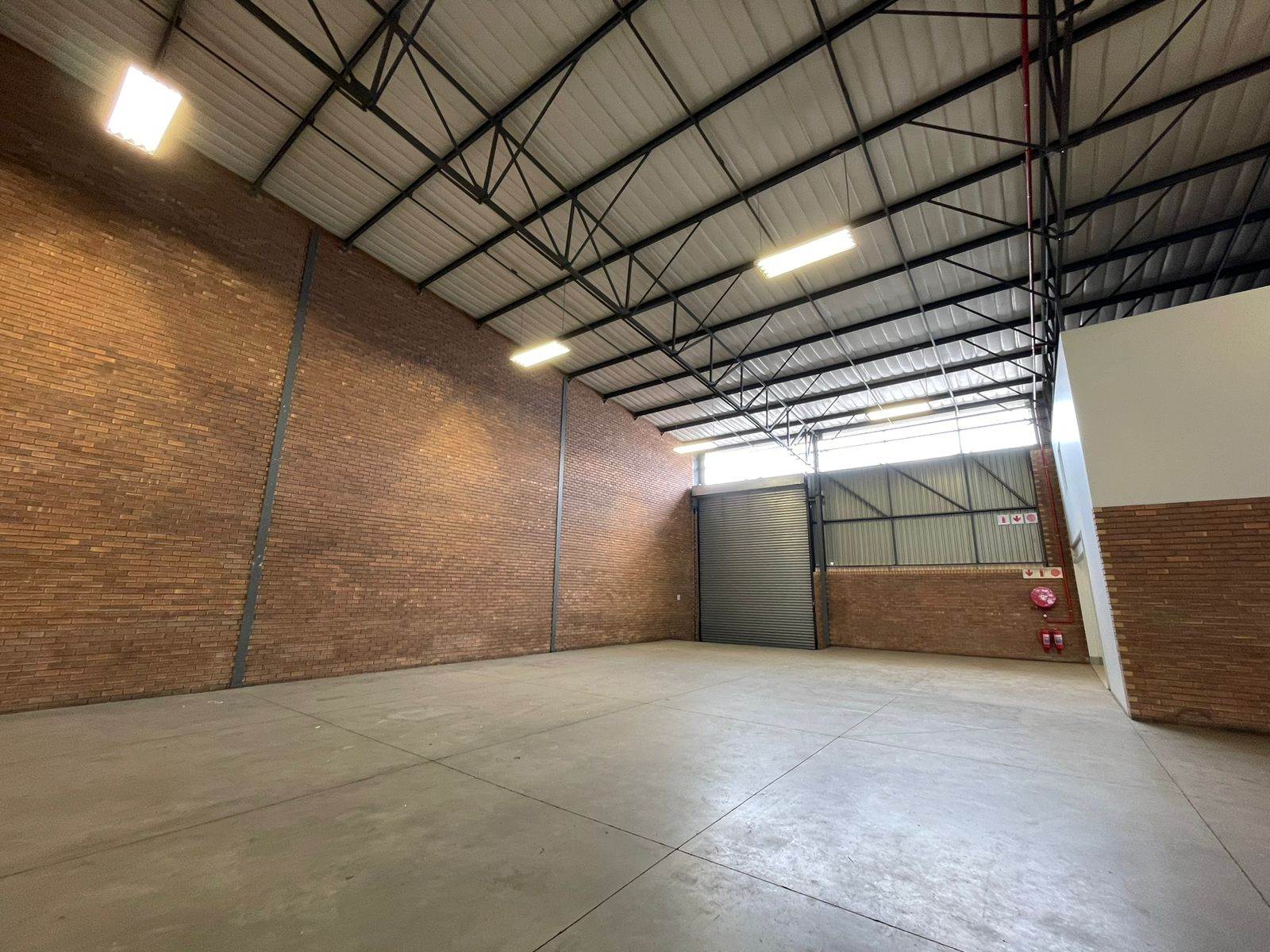 595  m² Industrial space in Pomona photo number 14