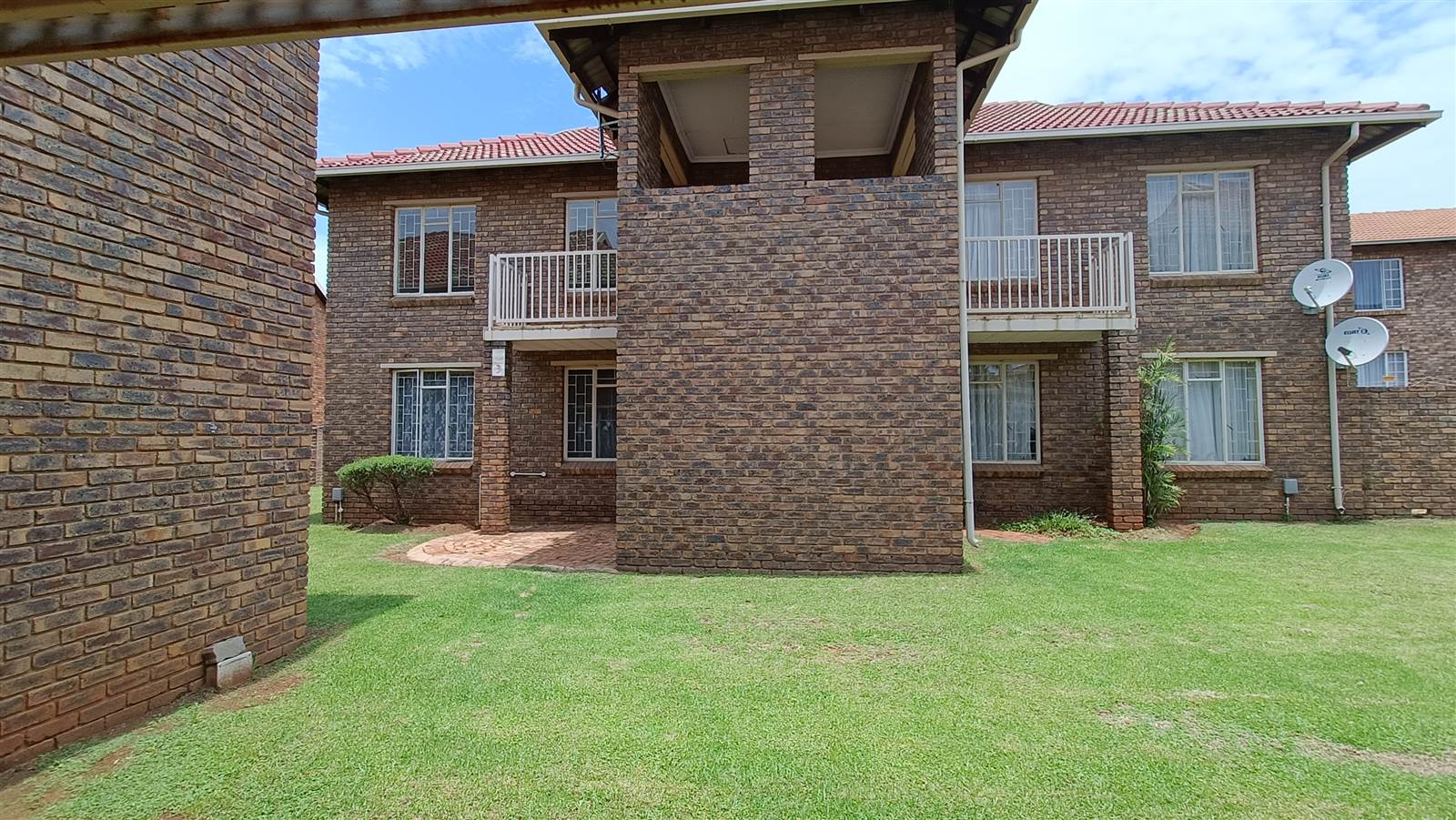 2 Bed Apartment in Highveld photo number 16