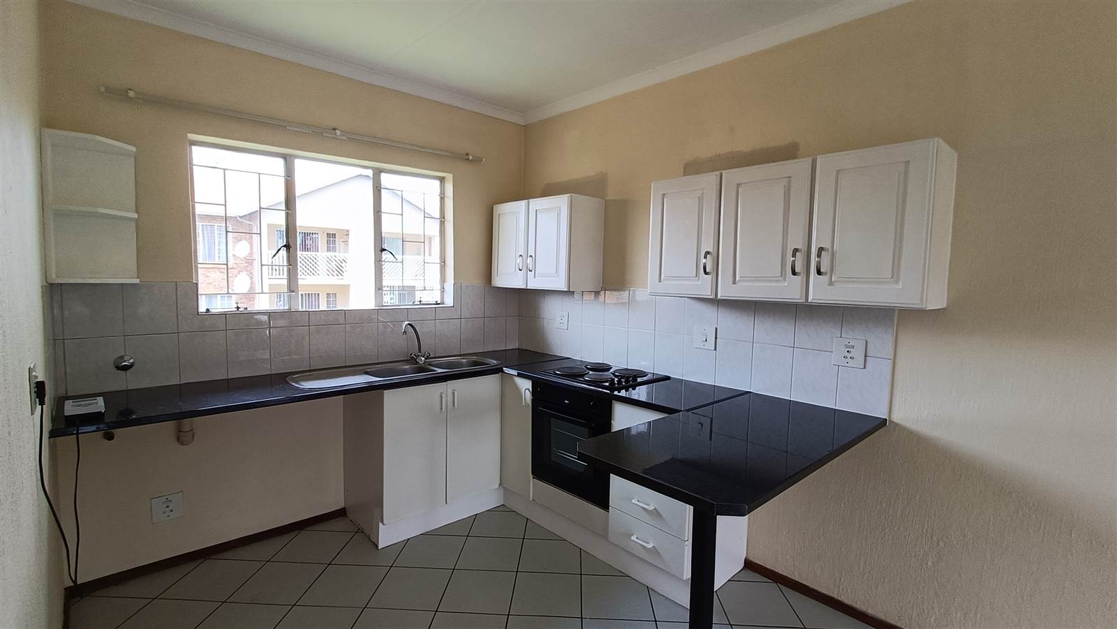 2 Bed Apartment in Highveld photo number 9