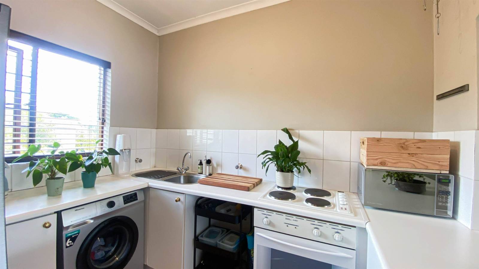 2 Bed Apartment in Craighall Park photo number 6