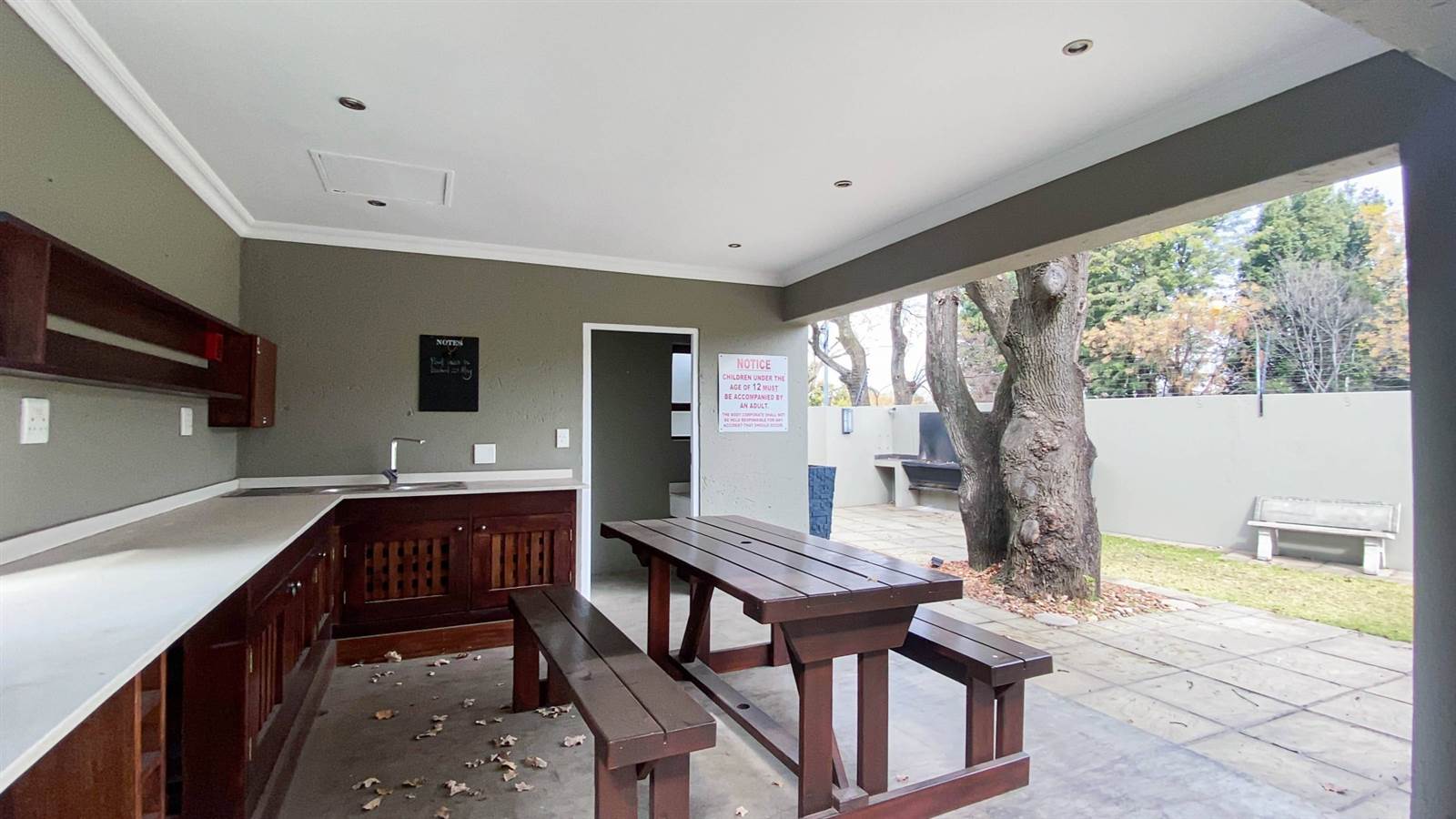 2 Bed Apartment in Craighall Park photo number 25