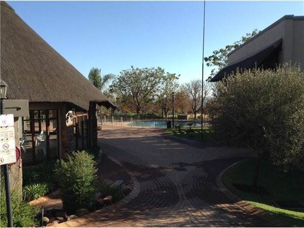 2 Bed Townhouse in Mooikloof Ridge photo number 30
