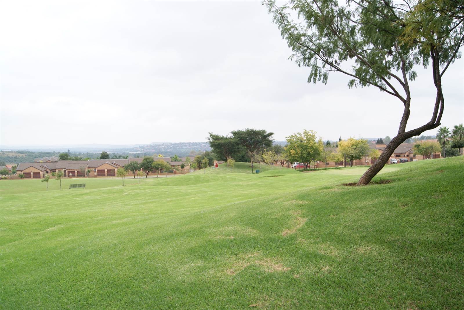 2 Bed Townhouse in Mooikloof Ridge photo number 25