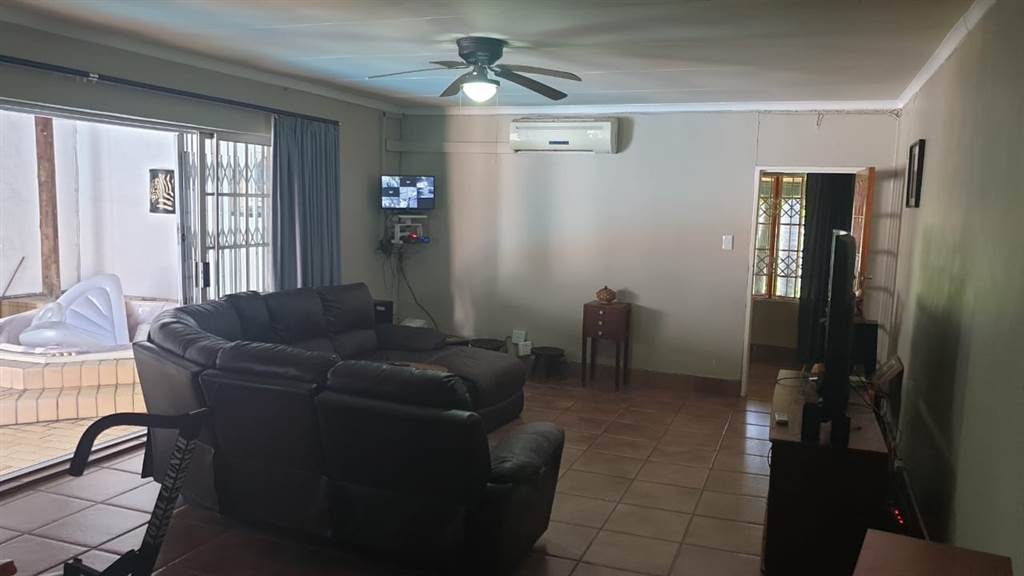 4 Bed House in Phalaborwa photo number 24