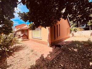 5 Bed House in Roseville