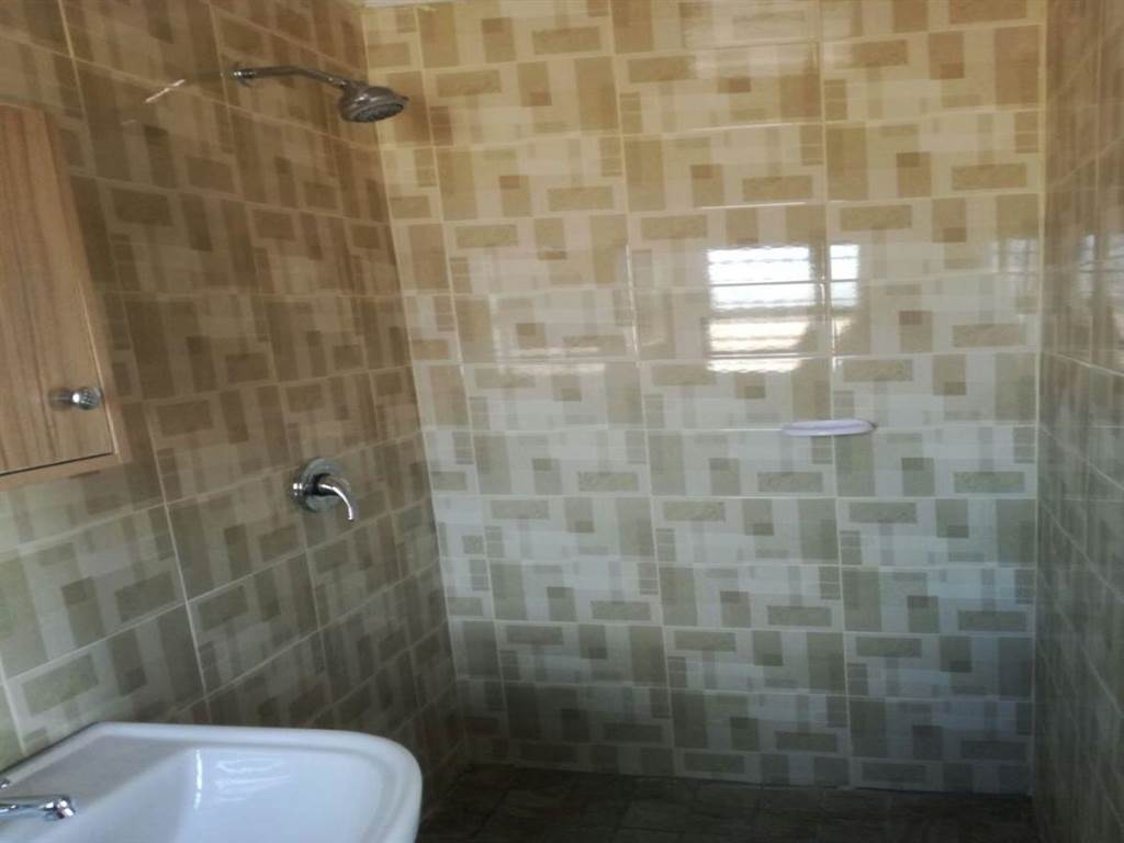 3 Bed Apartment in Lenasia photo number 5