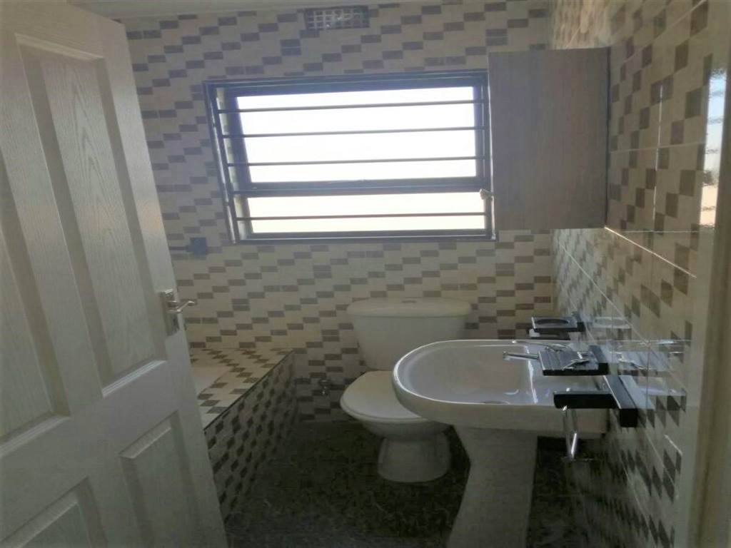 3 Bed Apartment in Lenasia photo number 6