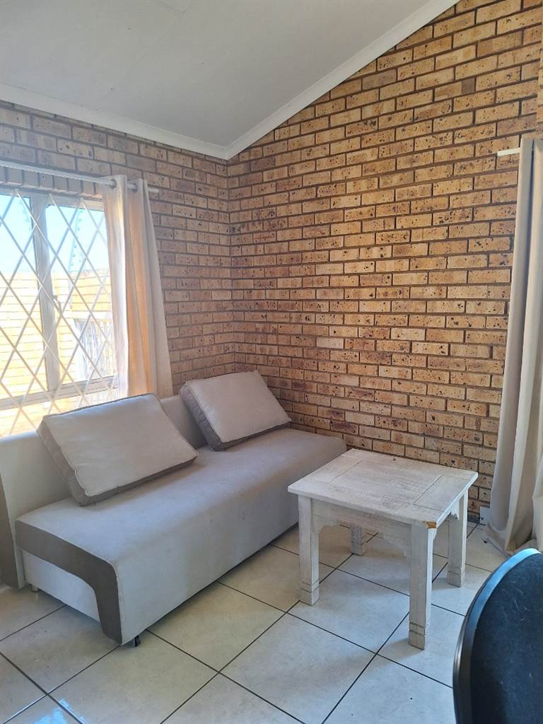 4 Bed House in Waterkloof Heights photo number 15