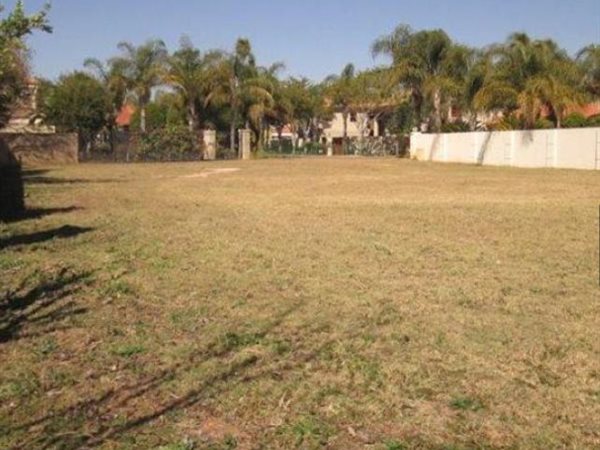 1080 m² Land available in Westlake Estate
