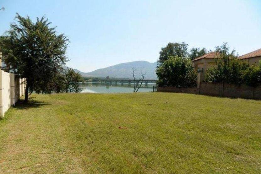 1080 m² Land available in Westlake Estate photo number 3