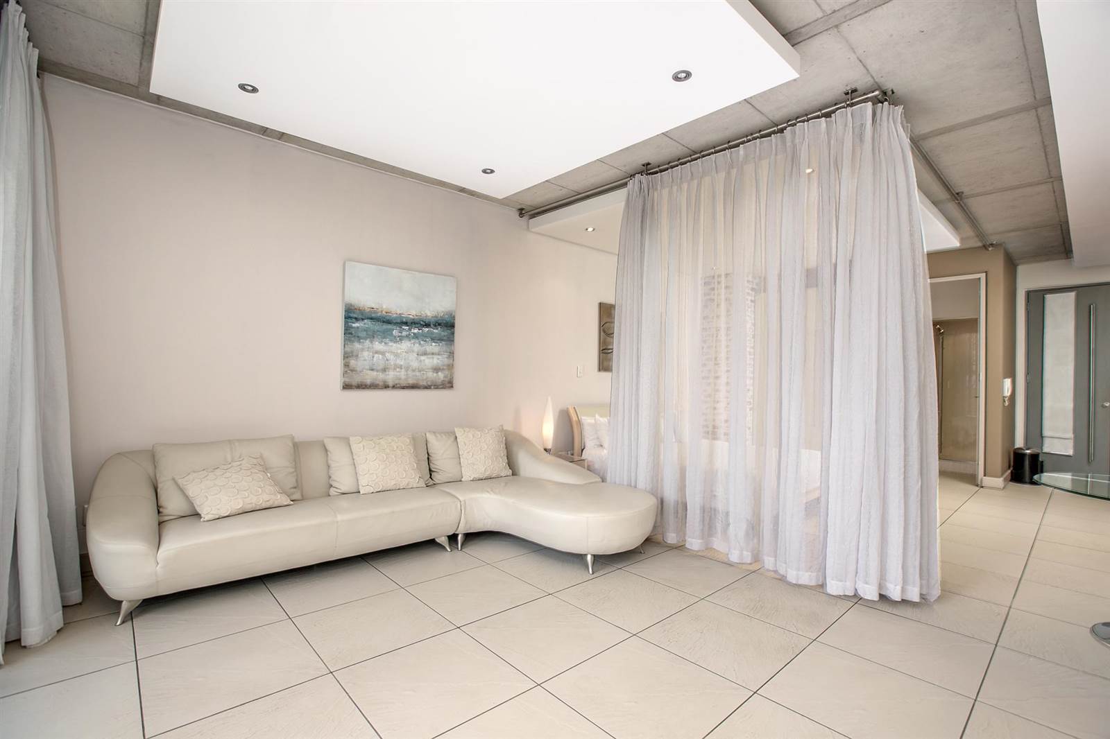 1 Bed Apartment in Melrose Arch photo number 8