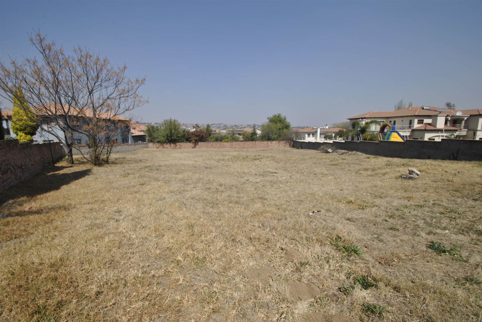 1800 m² Land available in Summerset photo number 1