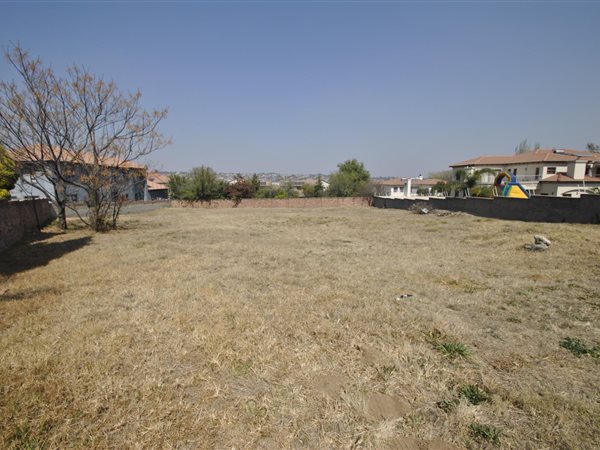 1800 m² Land available in Summerset