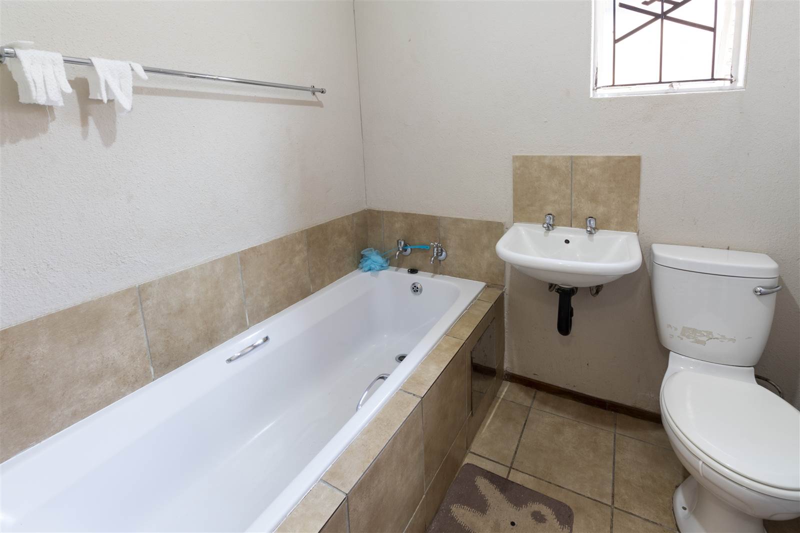 2 Bed House in Roodepoort Central photo number 7