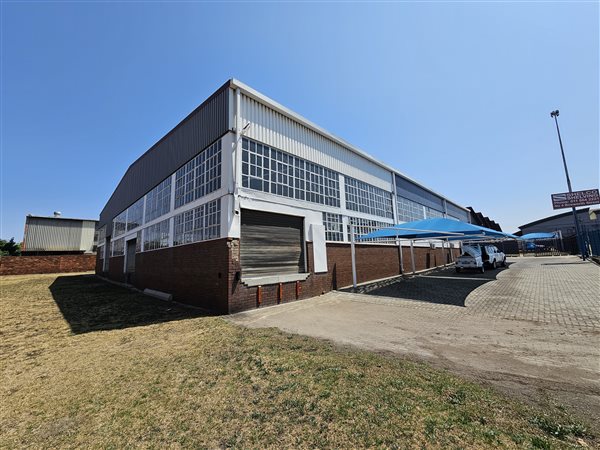 2 500  m² Industrial space