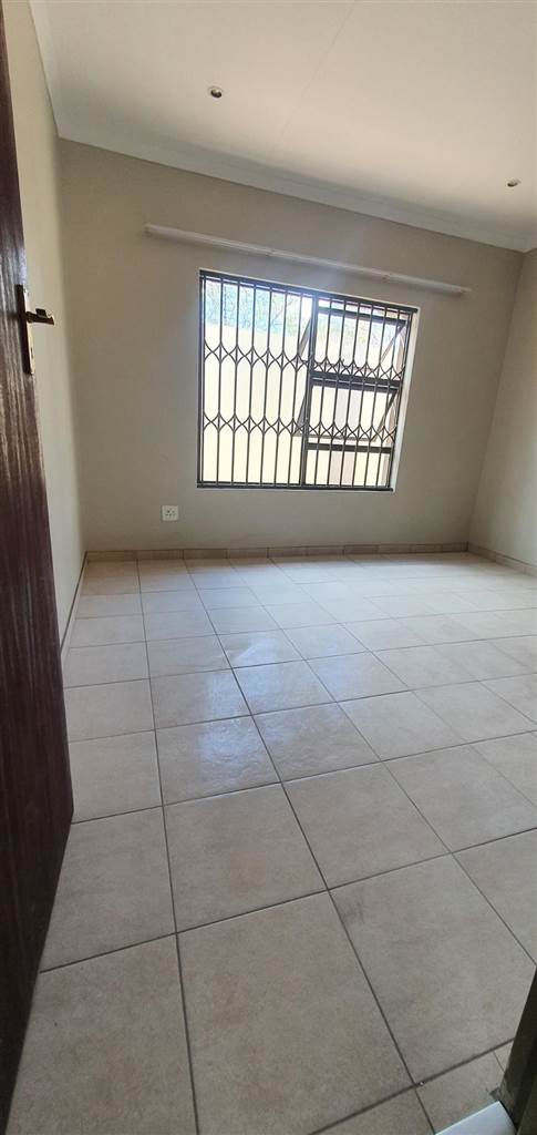 2 Bed Simplex in Polokwane Central photo number 10