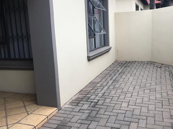 2 Bedroom Simplex 2 Bedroom Simplex