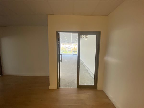 235  m² Commercial space