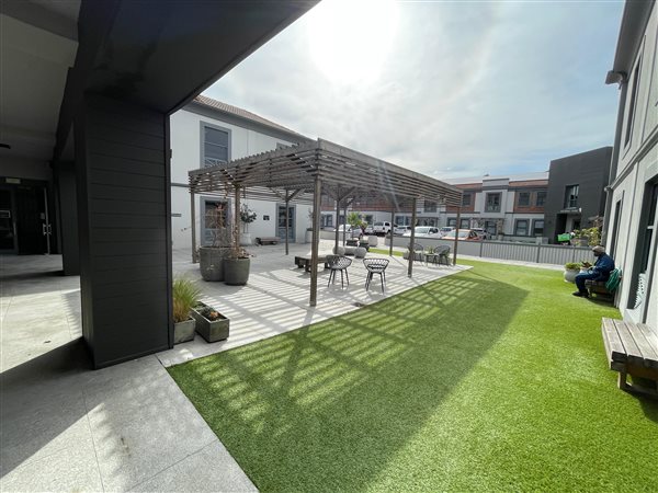 225  m² Commercial space