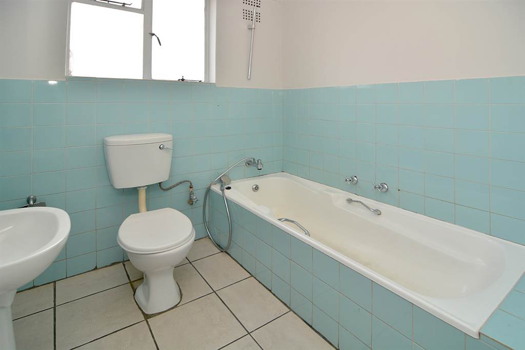 2 Bed Apartment in Benoni Central photo number 10