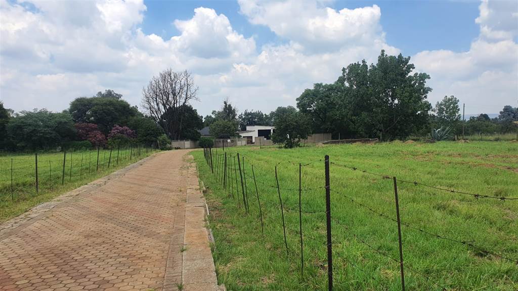 1.8 ha Farm in Randfontein photo number 23