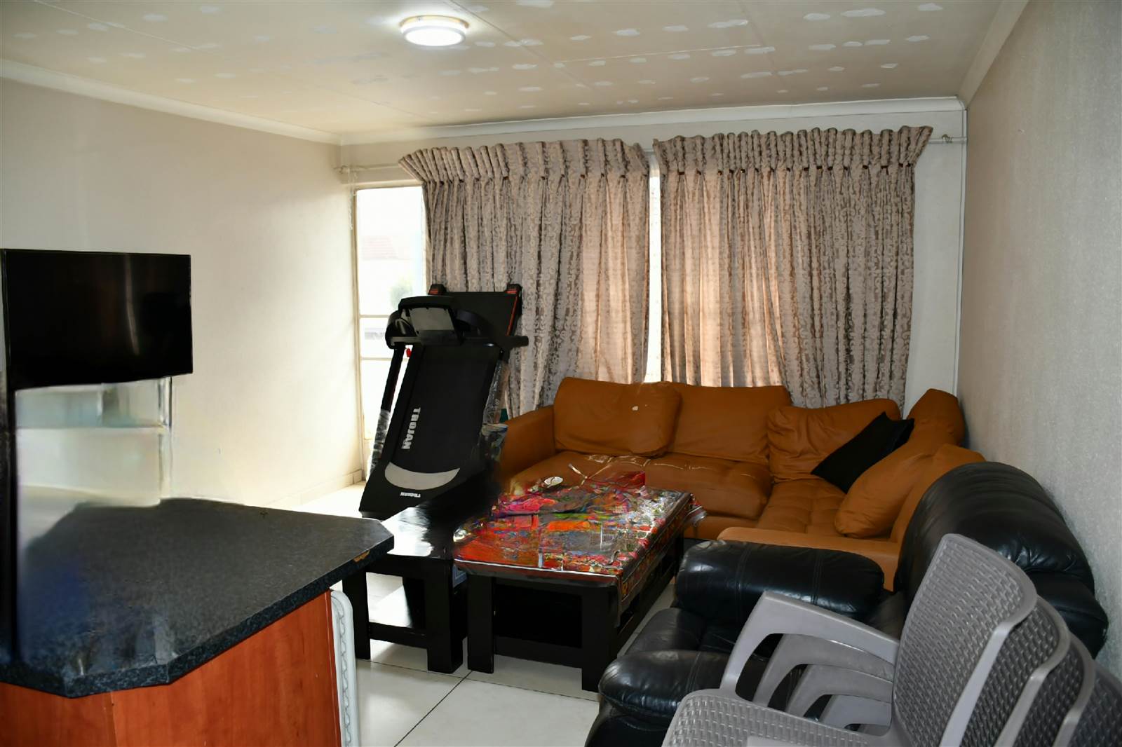 1 Bed Apartment in Booysens photo number 6