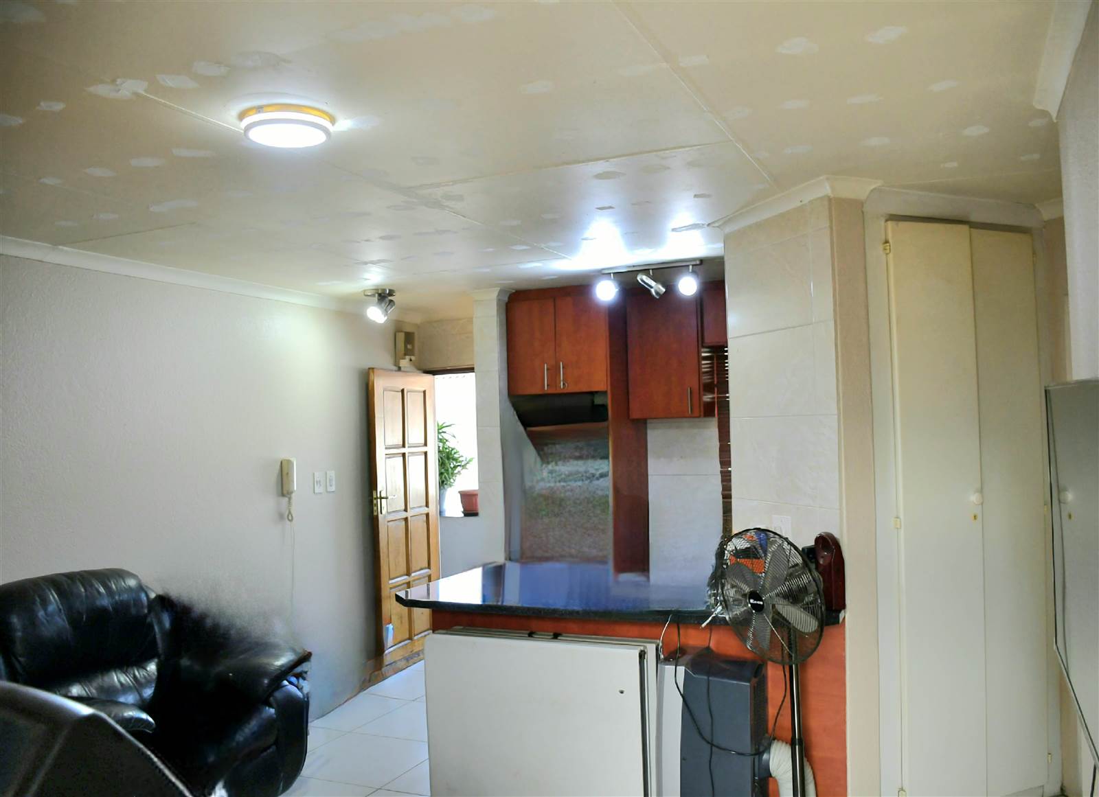 1 Bed Apartment in Booysens photo number 3