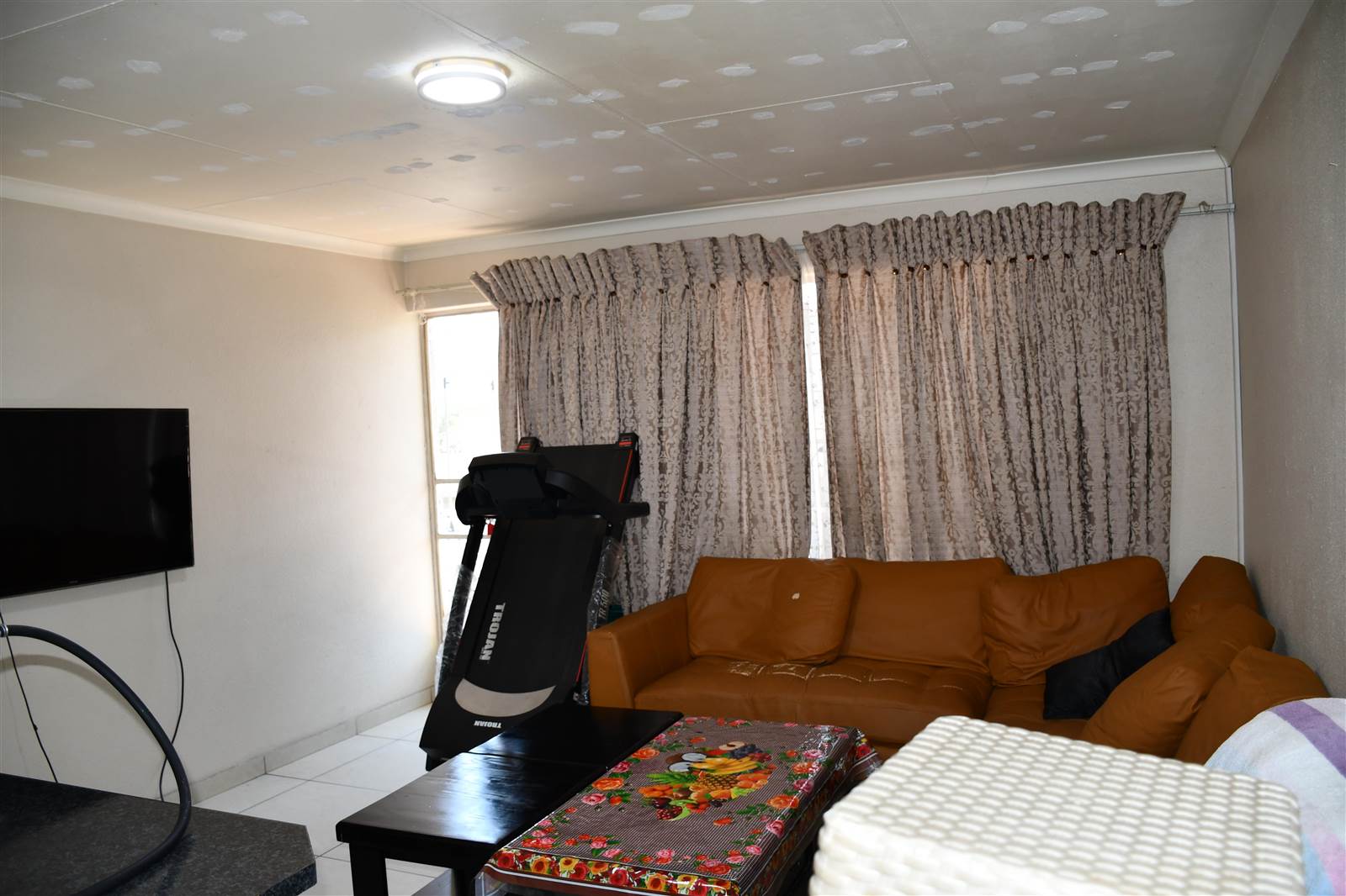 1 Bed Apartment in Booysens photo number 4