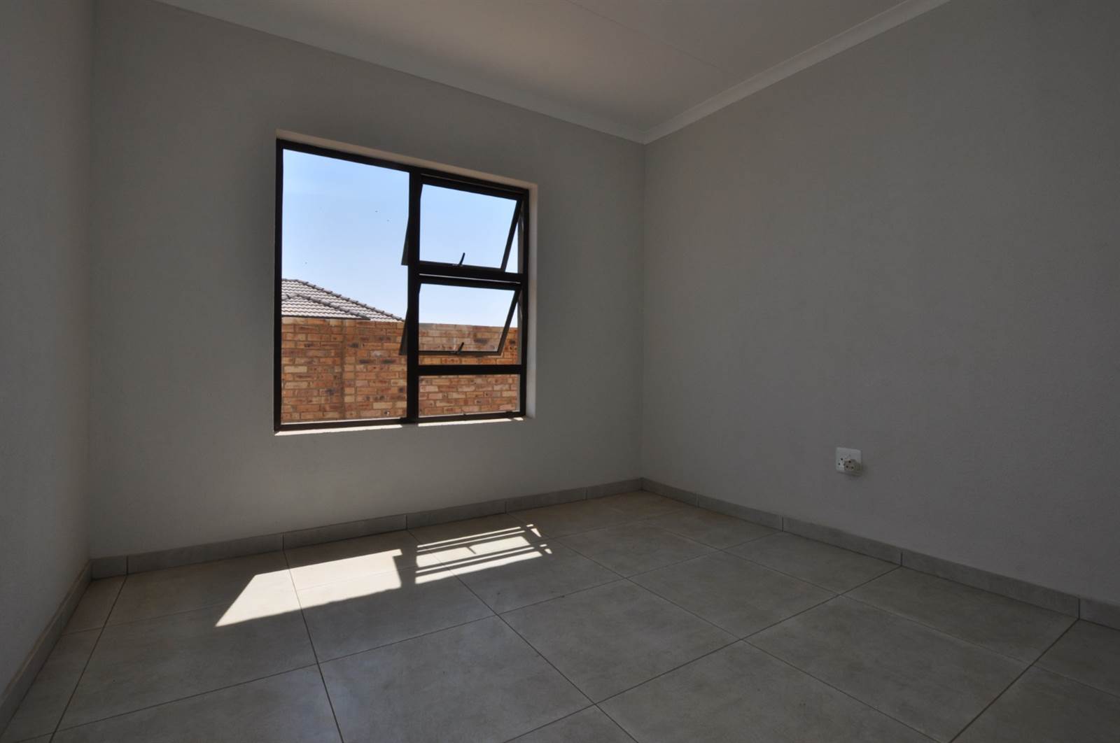 2 Bed Townhouse in Westonaria photo number 4