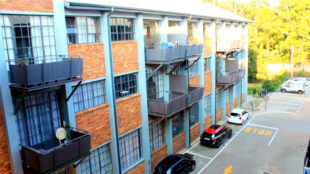 2 Bed Apartment in Braamfontein Werf photo number 23