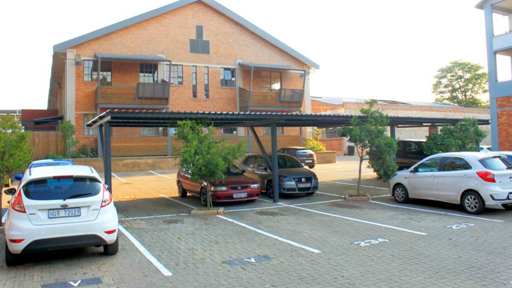 2 Bed Apartment in Braamfontein Werf photo number 22
