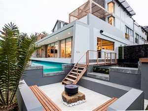 6 Bed House in Hilltop Estate
