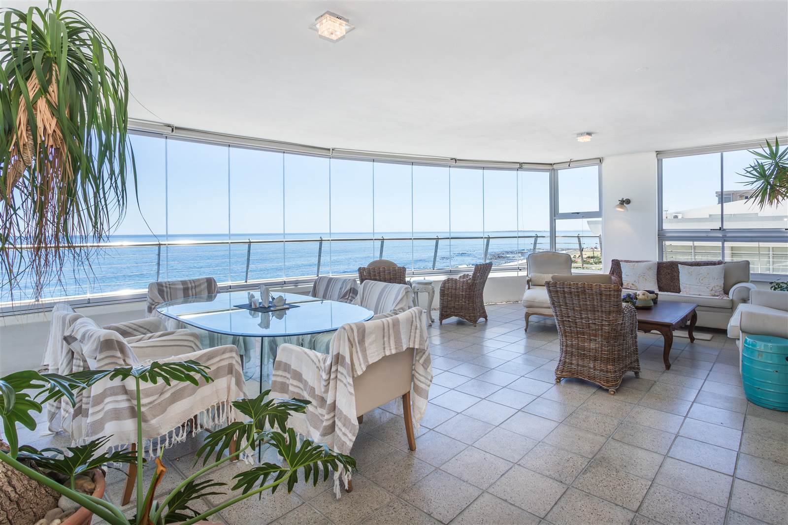 4 Bed Apartment in Mouille Point photo number 1