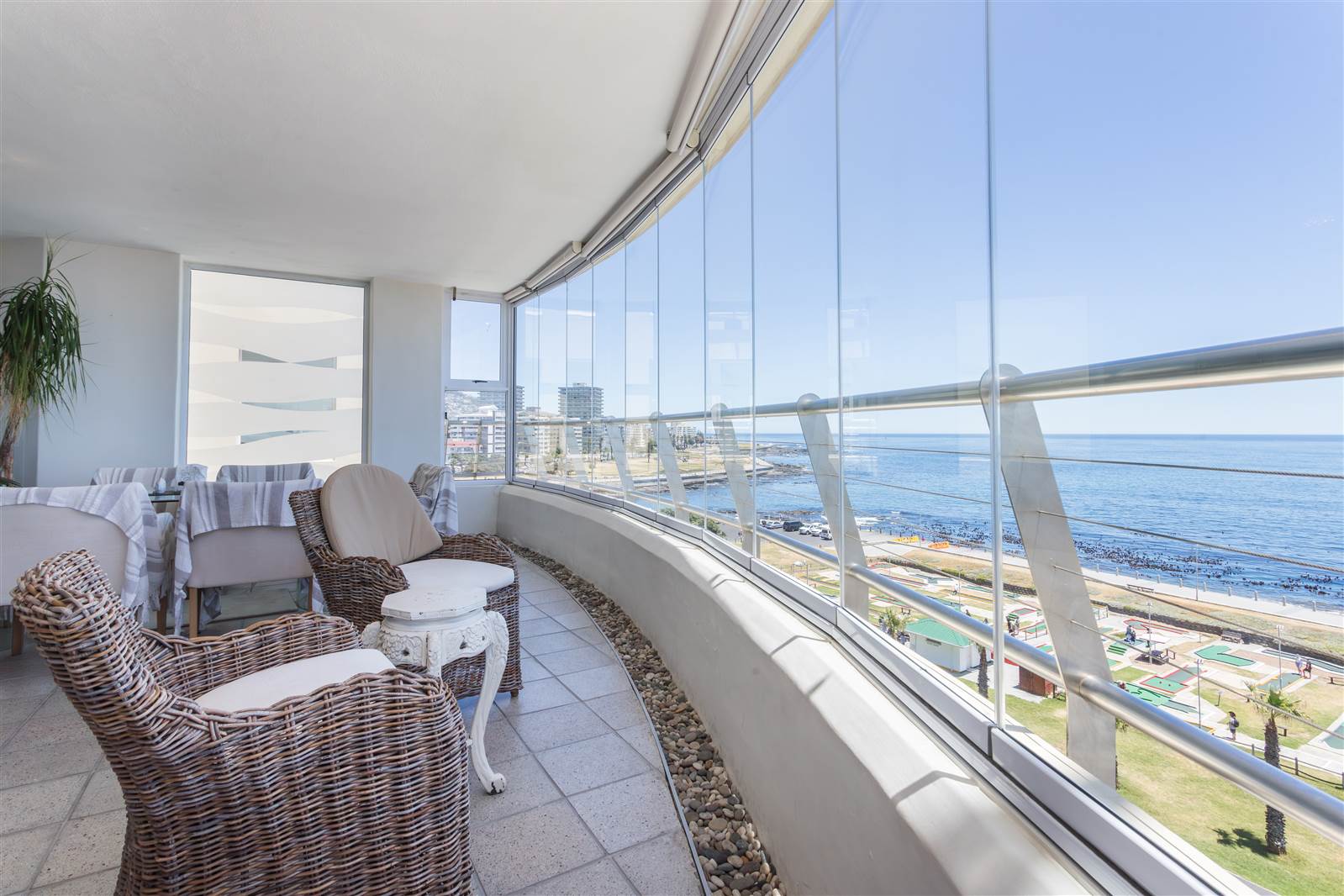 4 Bed Apartment in Mouille Point photo number 11