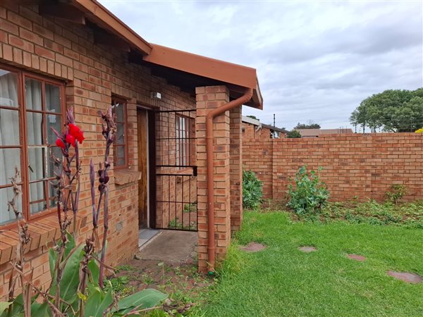 2 Bedroom Townhouse 2 Bedroom Townhouse