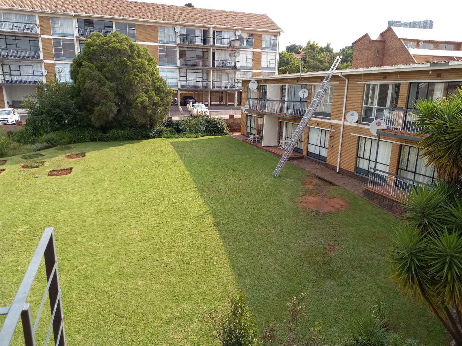 2 Bed Apartment in Kloofendal photo number 10